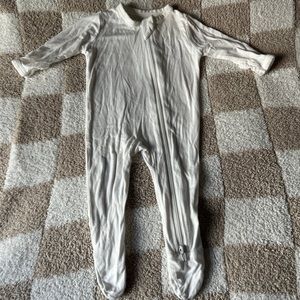 Kyte Baby White Zippy - Newborn